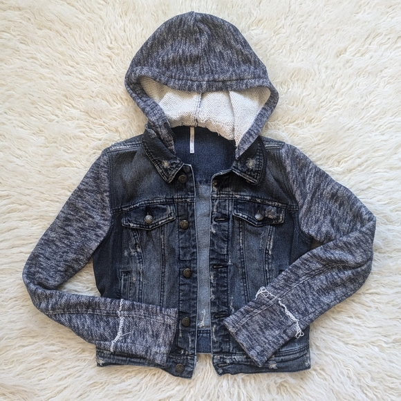 Free People Distressed Denim Jacket Blue Jean Vest Hoodie Women's XS - Picture 1 of 6